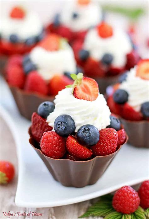 Easy Fruit Chocolate Cups With Pudding Fresh Berries