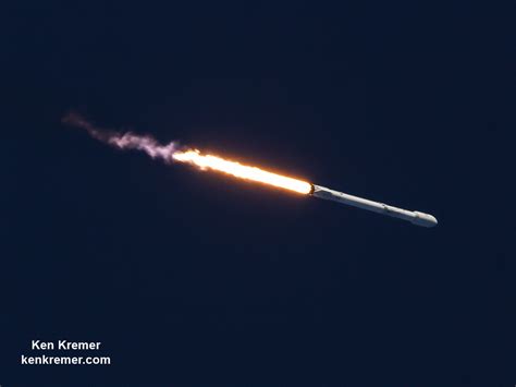 Spacex Falcon 9 Thunders To Space With Thai Comsat Scores Double Headed Win With 3rd Straight