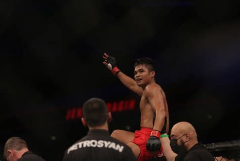 Jeka Saragih Buat Sejarah Menang Ko Dalam Debutnya Di Ufc