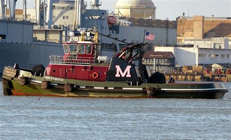 Tug James R Moran On The Delaware River At Philadelphia Charlie