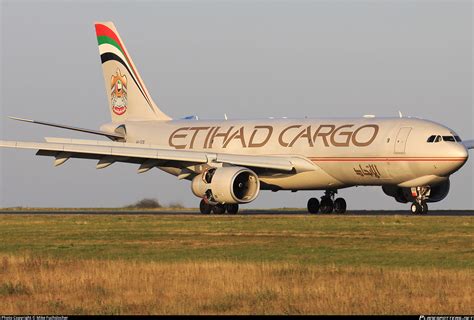 A Dcb Etihad Airways Airbus A F Photo By Mike Fuchslocher Id