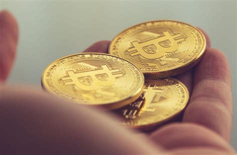 Precio De Bitcoin Ronda Los Usd Y Principales Altcoins Van Al