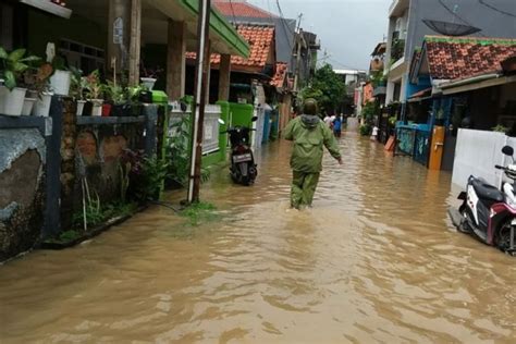 Banjir Di Karawang Kembali Meluas Rendam 24 Desa Rumah Plt Bupati