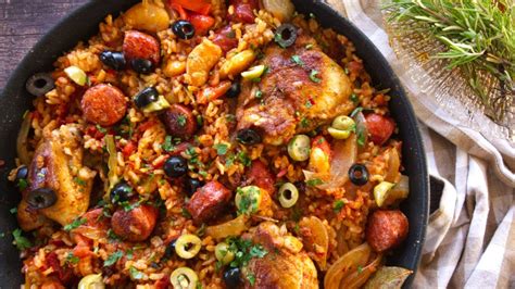 One Pan Spanish Chicken And Rice Arroz Con Pollo