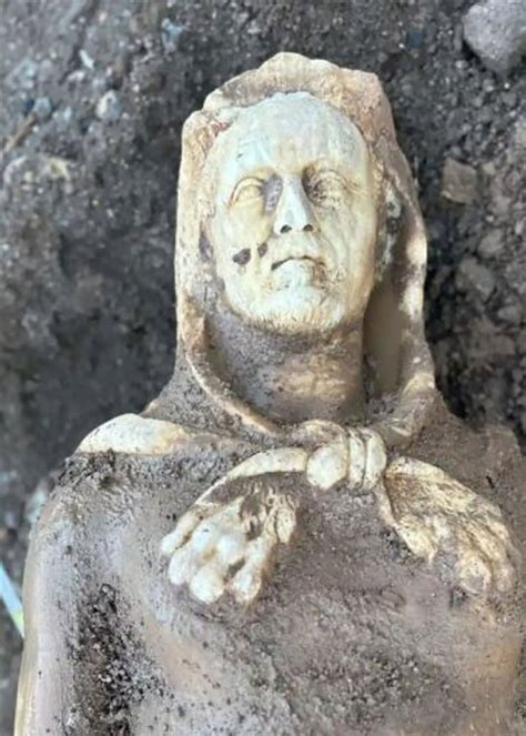 Appia Antica Scoperta Statua Con Le Fattezze Di Ercole