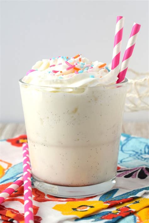 Vanilla Bean Frappuccino (Starbucks Copycat) – Snacks and Sips