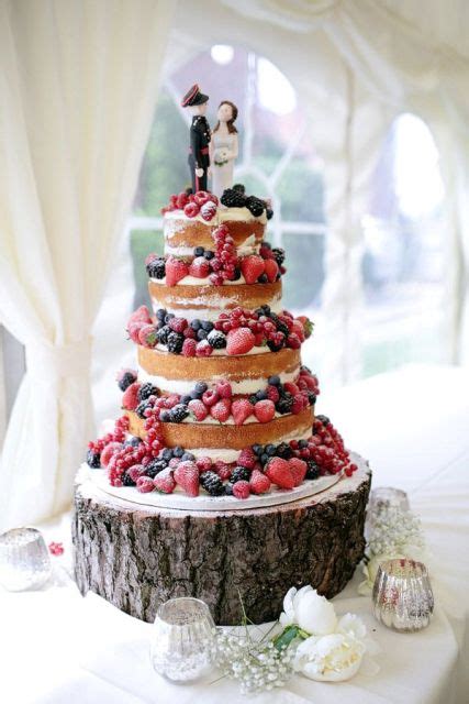 Winter Wedding Cakes Decorated With Berries Weddingomania