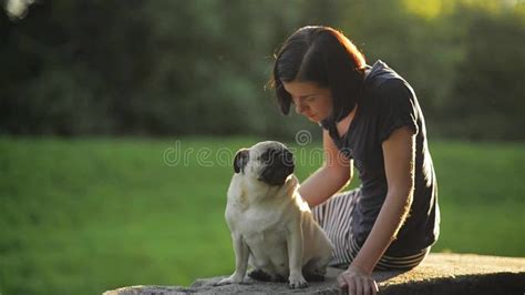 Jeune Fille Baise Avec Un Chien Chien Nouvelles