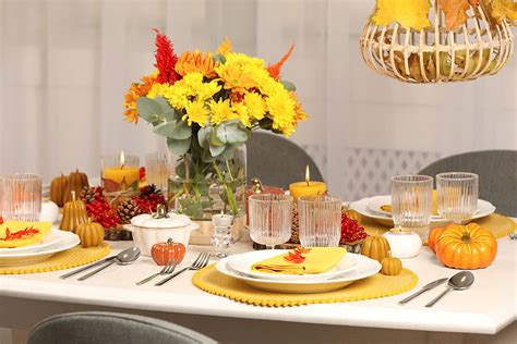 Set the Perfect Thanksgiving Table