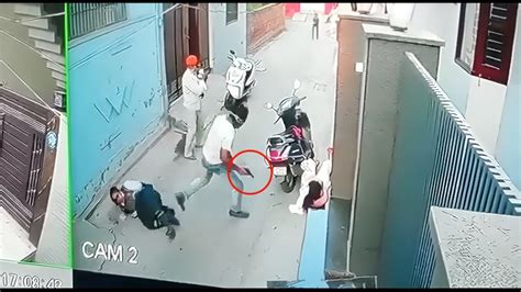 Masked Man Snatches Chain At Gunpoint In Punjabs Tarn Taran Youtube