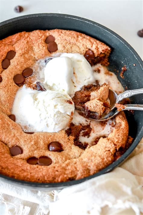 Gluten Free And Paleo Chocolate Chip Cookie Skillet The Toasted Pine Nut