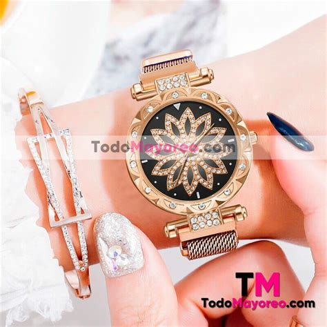 Reloj Extensible Mesh Iman Flor De Loto Diamantes Dorado R3979