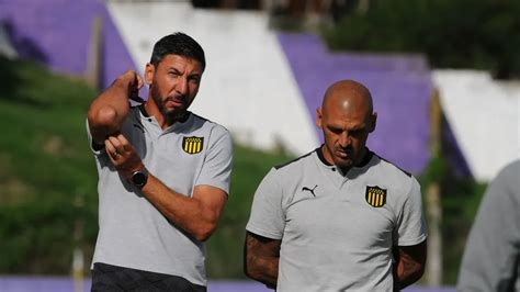 La Estrategia De Ruglio Con El Dt De Pe Arol Entrevistar Y Relojear