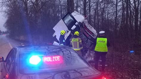 Policjanci pracowali na miejscu śmiertelnego wypadku drogowego w