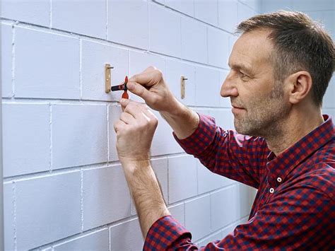 Como Utilizar Los Tornillos Adhesivos Rectangulares Tesa Para Ladrillo