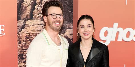 Chris Evans Ana De Armas Reunite At Ghosted Premiere In NYC Amy