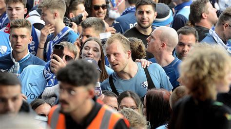 Vfl Bochum Fans Mit Besonderer Aktion Zum Letzten Heimspiel