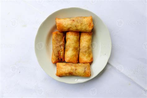 Lumpia O Lunpia Es Un Bocadillo Tradicional De Piel De Rollito De