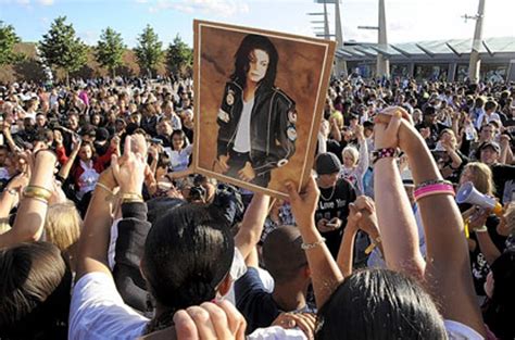 This is it: Michael Jackson fans mourn at O2 | London Evening Standard ...