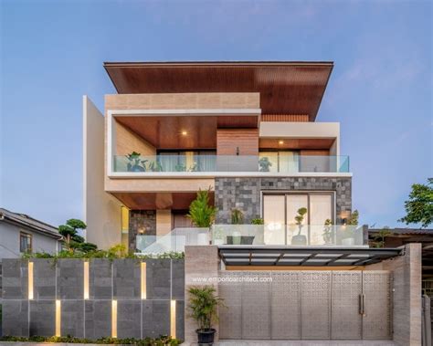 Desain Rumah Modern 3 Lantai Bapak FRY 1406 Di Jakarta