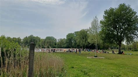 Genieten Van Eerste Zomerse Dag In Recreatiegebied De Heide Groot