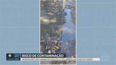 Vídeo Moradores do Riacho Fundo reclamam de esgoto a céu aberto DF1 G1