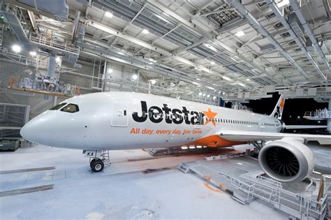 Exclusive Aerial Photo of Jetstar Airway's First Boeing 787 Dreamliner ...