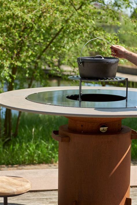 Kettle Grill Pit With Cast Iron Grid With Flames Round Table Cooking Surface Hot BBQ On