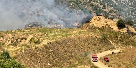 Corigliano Vasto Incendio Vicino All Ospedale Danneggiati Due Mezzi