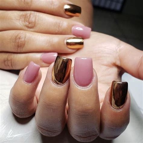 Ideas Para Llevar Una Manicura Rosa Y Dorada Con Glamur