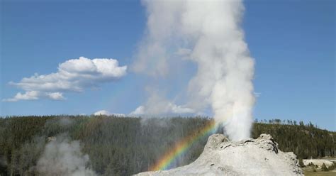 Download Yellowstone Geysers 1920 X 1080 Wallpaper Wallpaper ...