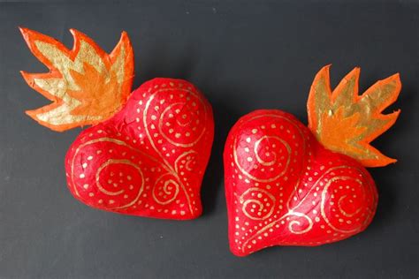 corazones en mache de mi creación Hearts made by myself using mache