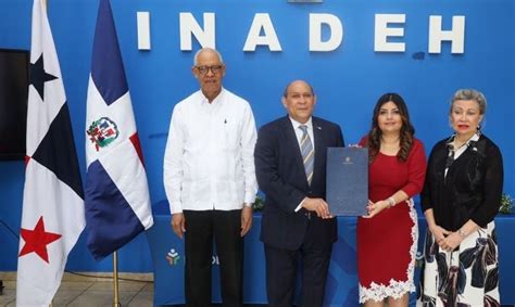 Infotep firma acuerdo de trabajo en foro en Panamá