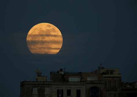 Wolf Moon 2018 Spectacular Photos Show First Supermoon Of The Year Is