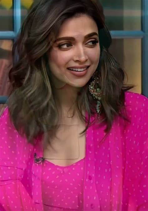 شاࢪވخاᘓ💥🖤🤍♥️ مَِـۥـِمٛݪڪة Bollywood ديبيكا 🌼 باﭑدڪވن الجميلة Shahrukh Khan Deepika Padukone