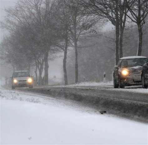 Schnee Eis In Nrw Der Winter Ist Zur Ck Mit Staus Und Blechunf Llen