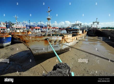 Beira port, Mozambique 2009 Stock Photo - Alamy