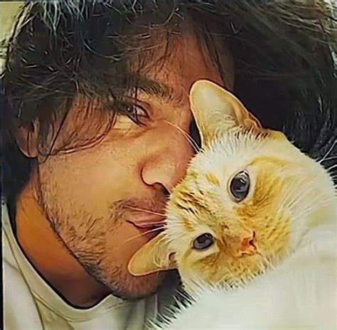 Eddie Vr With His Cat In 2022 Green Gang Weird Images Cute Anime Guys