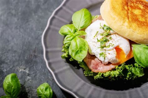 Qué es un brunch Descubre el popular desayuno almuerzo y sus delicias