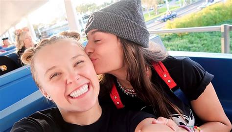 Jojo Siwa Amazes Girlfriend Avery Cyrus On Completing A Month Of Love The Celeb Post