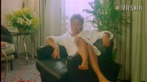 Embrasse Moi Vite Nude Scenes Pics Clips Ready To Watch Mr Skin