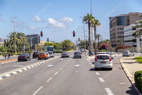 Jerusal N A Haifa Israel 17 De Junio De 2018 Autopista Con Se Ales