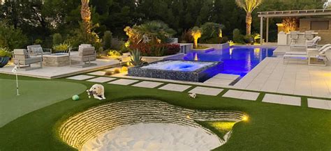 Backyard Putting Greens Gallery - Celebrity Greens