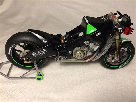 Kawasaki Ninja Zx Rr Bike Plastic Model Motorcycle Kit Scale