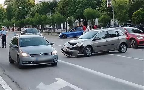 Sudar dva vozila kod Narodnog pozorišta policija na terenu Faktor