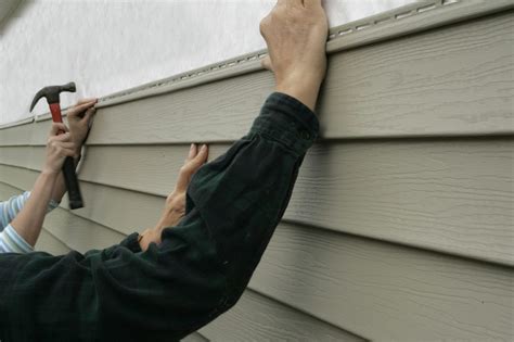 How to Replace Damaged Lap Siding | Video » The Money Pit