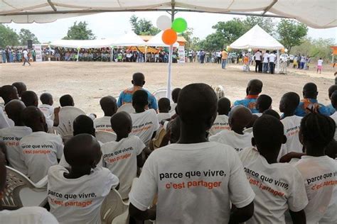 La Fondation Orange Côte dIvoire dote les villages dAllekro et de N