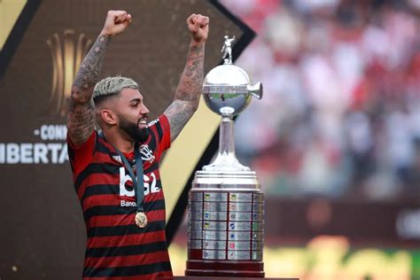 Cinco anos de Gabigol pelo Flamengo titulos idolatria e polêmicas