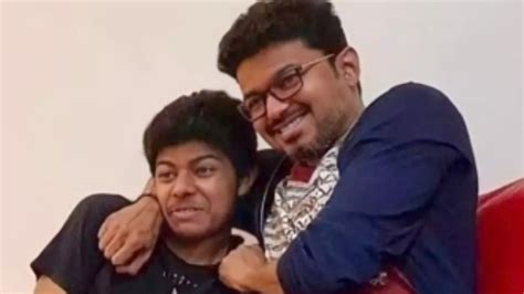 Thalapathy Vijay's son Jason Sanjay's chilled out video goes viral - Tamil News - IndiaGlitz.com