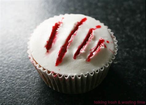 How To Make Claw Blood Werewolf Cupcakes Halloween Diy Halloween